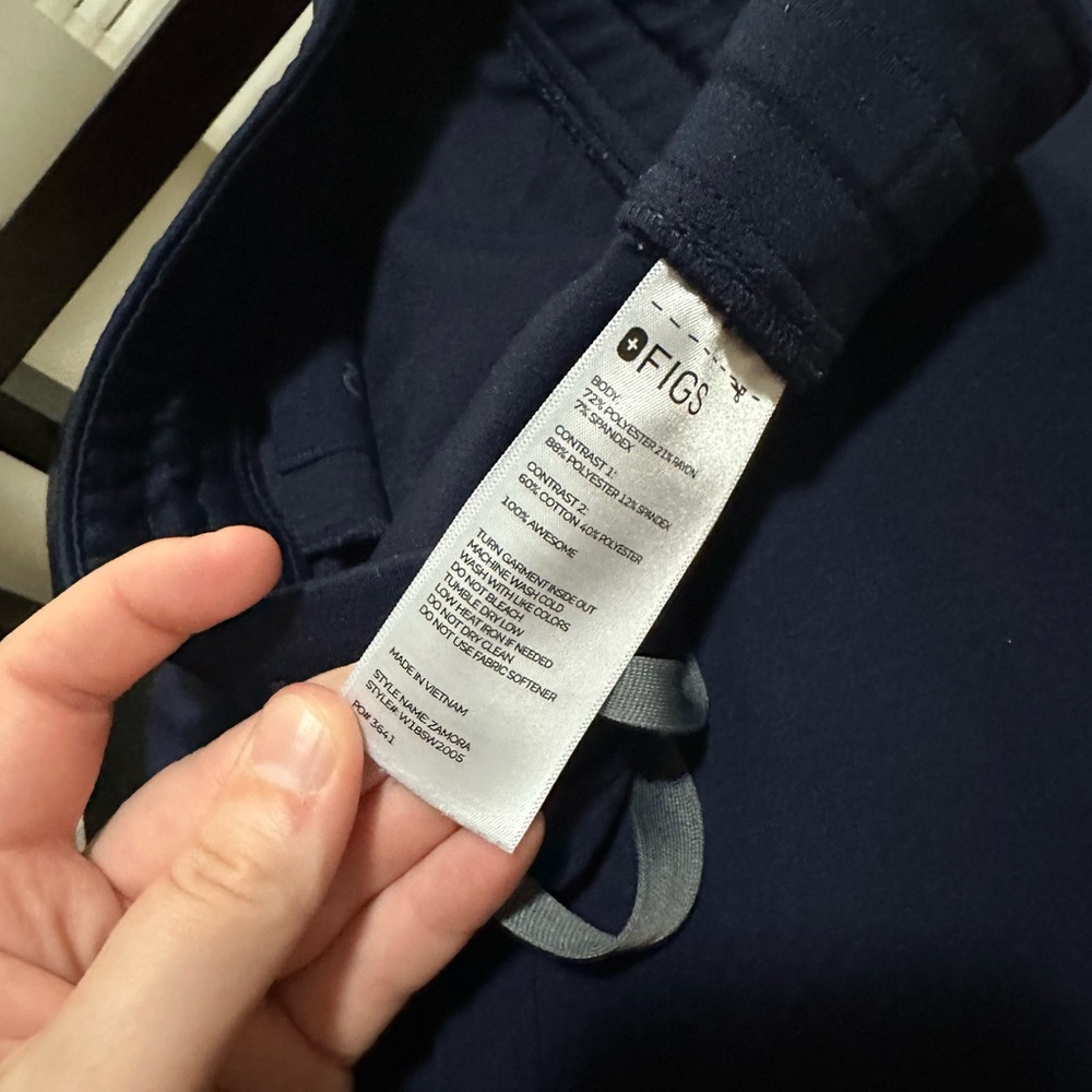 Figs Women’s Navy Jogger Scrubs - Picture 3 of 4